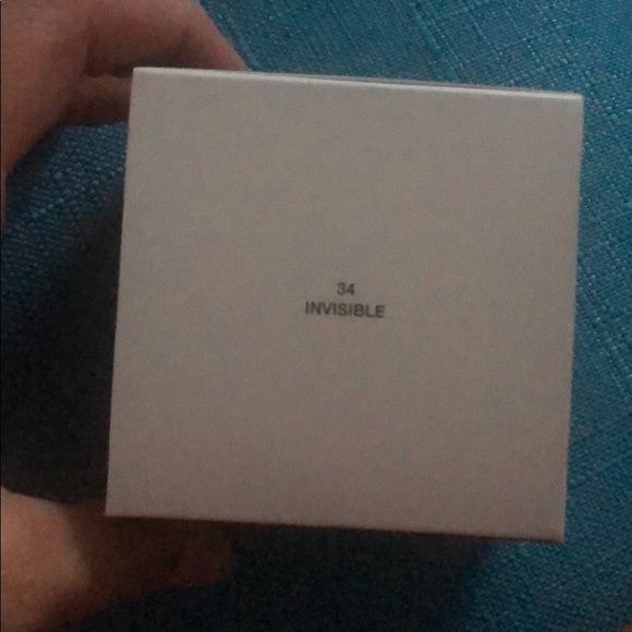 Finish-Line Perfecting Coconut Setting Powder - Picture 3 of 3